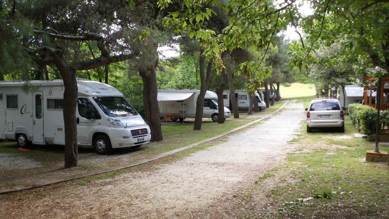 פסארו Camping Paradiso מראה חיצוני תמונה